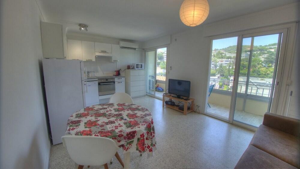 Studio 3 Etoiles Vue Mer 150M Plages Parking Clim Wifi Cannes Luaran gambar