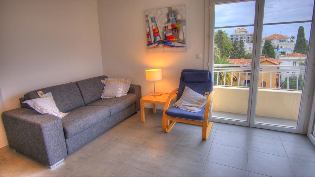 Studio 3 Etoiles Vue Mer 150M Plages Parking Clim Wifi Cannes Bilik gambar